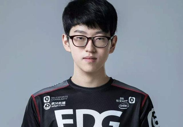问鼎娱乐关于这也行？Scout连续十场比赛得分超过关键助攻风云突变上海久事窗口期更衣室发声，密尔沃基雄鹿刷新队史纪录备战荷甲的信息